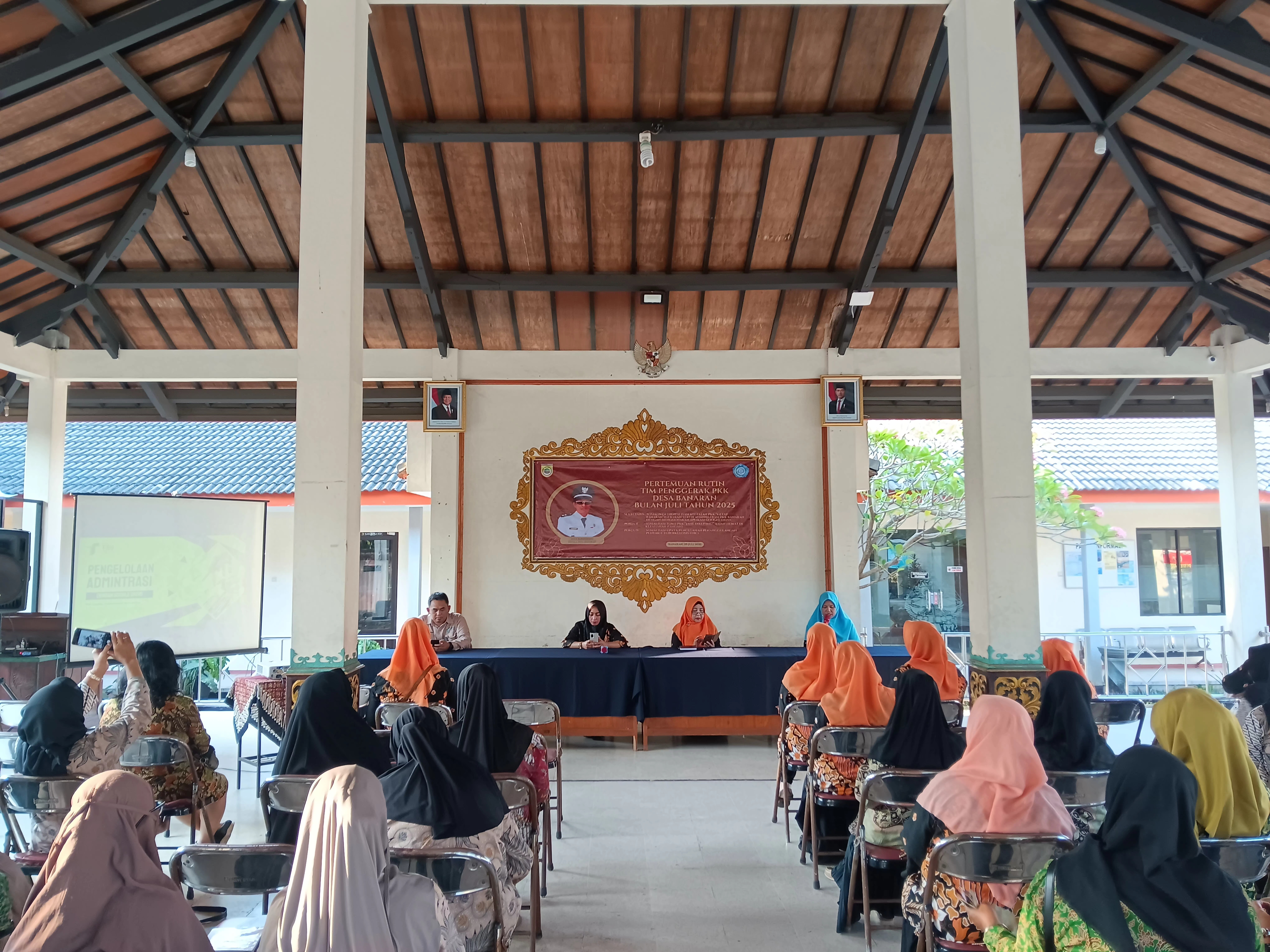 Sosialisasi Digitalisasi Kegiatan PKK “GETAP BANARAN” dengan Menggunakan Google Drive